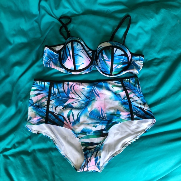 Brand new high-waist bikini - Picture 7 of 7